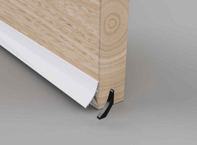 B&Q -  914mm Concealed Rain Deflector BarWhite Finish