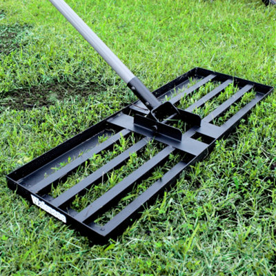Walensee 7Ft Stainless Steel Handle Lawn Leveling Rake With Head For Soil And Sand Surfaces Heavy Duty Effort Saving Levelawn Tool from B&Q
