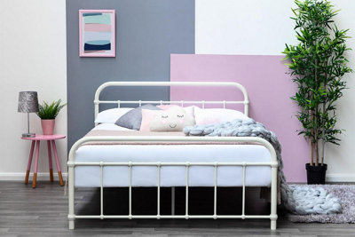 Henley Victorian Style White Metal Double Bed Frame 4Ft6 from B&Q