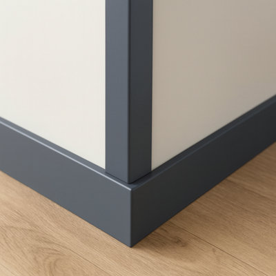 1 X Anthracite Grey Rigid Angle 25mm X 25mm X 1  Metre from B&Q