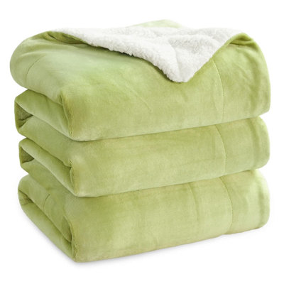 Bedsure Sherpa Fleece Throw BlanketThick And WarmFluffy Microfiber & Solid Soft Blankets For Bed Couch Queen SizeGreen from B&Q