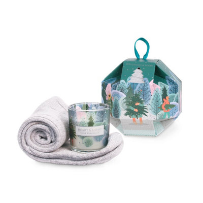 B&Q -  Christmas Tree Scented Home Fragrance Soy Candle With Socks Gift Set - Image 5
