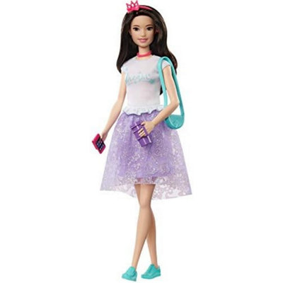 Barbie Princess Adventure Renee Doll in Fashion and Accessories - Image 4