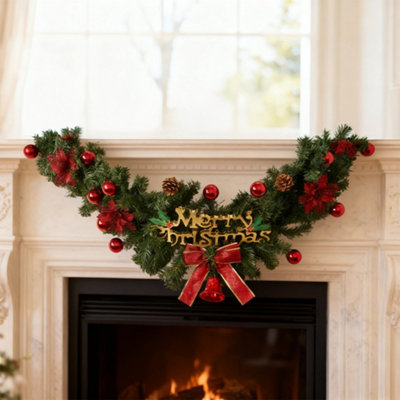 1.5 Meter Christmas Wreath with Mixed Pine Needles and Red Berries