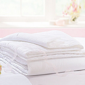 1.5 Tog Summer Duvet - Lightweight Anti-Allergenic Quilt with Hollowfibre Filling - Machine Washable, Size Double