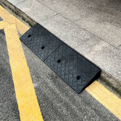 1 Piece Grid Design Rubber Kerb Ramp for Road and Steps