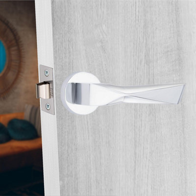 1 Set Aura Design Door HandlesInternal Sets With Latch and BB HInges Round Rose Polished Chrome Finish