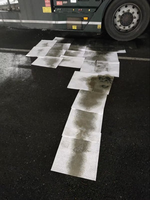 10 Litre Oil and Fuel Spill Kit in a Plastic Tub - 5