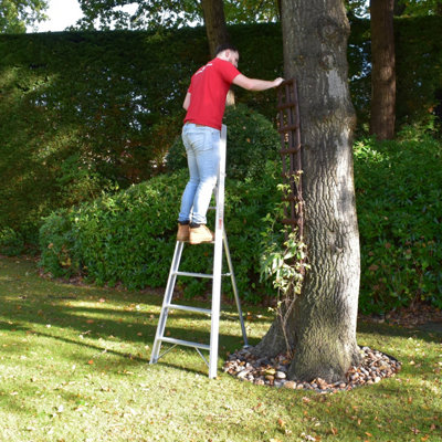 10 Step Home Master Fixed Tripod Gardening Ladder - 9