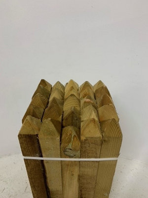 10 x Square & Pointed Wooden HC4 Pressure Treated Tree Stakes/Posts - 60cm tall x 45mm wide