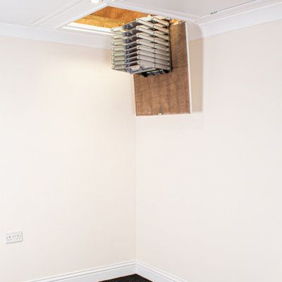 10ft (3.05m) Concertina Aluminium Loft Ladder - 5