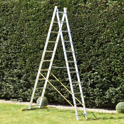 11-Rung Trade Master Pro 2 Section Combination Ladder | DIY at B&Q