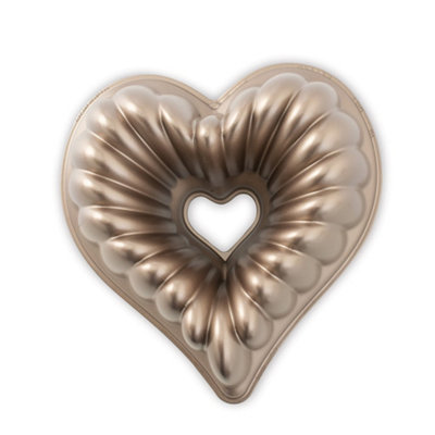 Nordic Ware Bundt Tin: Nordicware Elegant Heart Bundt Tin from B&Q