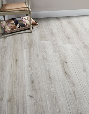 Swiss Krono Kronoswiss Standard Plus - Trend Oak Grey 7mm Laminate Flooring. 2.39M² Pack