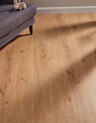 Swiss Krono Kronoswiss Villa - Atlas Oak Natural 12mm Laminate Flooring. 1.29M² Pack