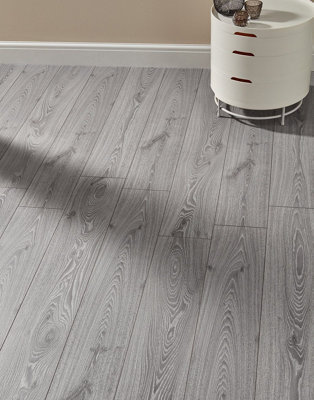 Swiss Krono Kronoswiss Villa - Timeless Oak Grey 12mm Laminate Flooring. 1.29M² Pack