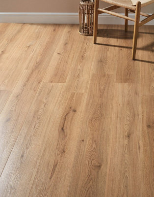 Swiss Krono Kronoswiss Standard Plus - Trend Oak Nature 7mm Laminate Flooring. 2.39M² Pack