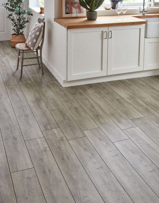 Impero Verona - Fossil Oak 8mm Laminate Flooring. 2.13M² Pack