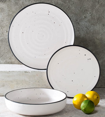 Black rimmed shop plates