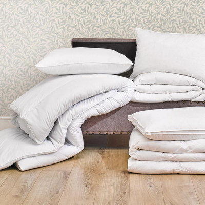 13.5 Tog Premium Goose Down Duvet - Luxury All-Natural Feather Filled Bed Quilt with Cotton Casing - Single, 135 x 200cm