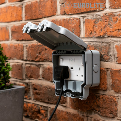 13A 2 Gang Outdoor Weatherproof Switched Socket WiFi Extender & USB Charger