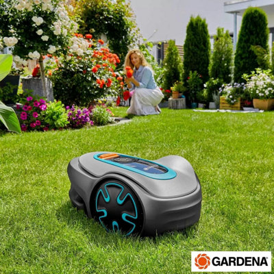 Gardena Sileno Minimo Smart Robotic Lawn Mower - 250M², Bluetooth App Control, Mulching, Low Noise 57Db + Charging Station