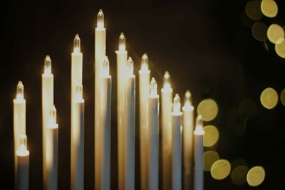 17 Pipe Christmas Candle Bridge - White