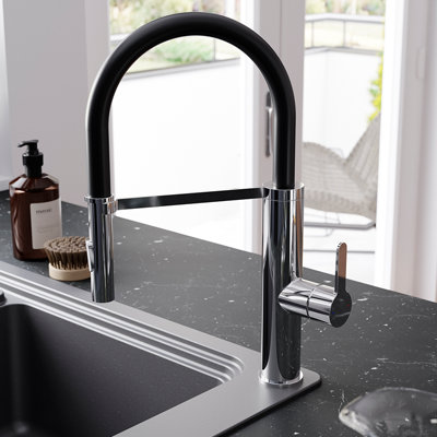 Shop pull out kitchen taps.