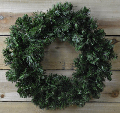 18 inch / 46cm Plain Wreath with 120 Tips In Green Christmas Festive