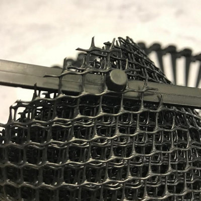 18 Metres Gutter Protection Mesh Guard with 45 Fixing Clips