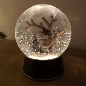 18cm Snowtime Dual Power LED Christmas Glitter Water Spinner Snow Globe Reindeer Scene