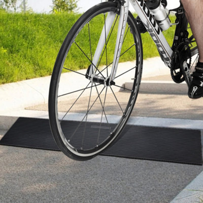 1Pc Weather Resistant Rubber Kerb Ramp 90cm(W) x 20cm(D) x 3cm(H)