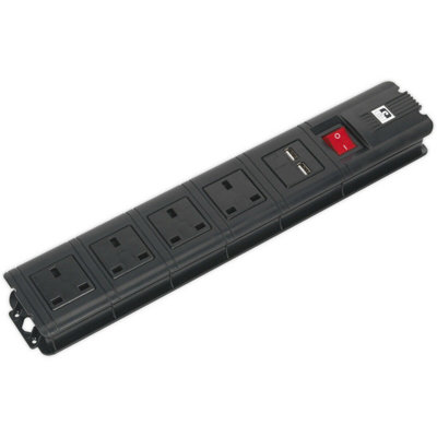 2.6m Extension Cable - 4 x 230V Plug Sockets - 2 x USB Sockets - On/Off - Black - 5