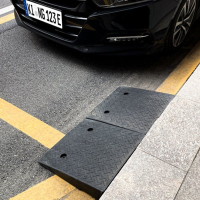 2 Pcs Concave and Convex Texture Surface Rubber Kerb Ramps H 12cm