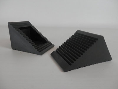 2 PCS/PAIR WHEEL CHOCKS CARAVAN motorhome TRAILER horsebox CAR