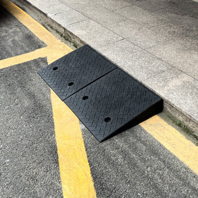 2 Pcs Textured Surface Rubber Kerb Ramps H 12cm