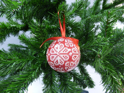 2 x 6 Large Red Baubles Knitted Effect Snowflake Red & Cream Wrapped Design 7.5cm Price Comparisons | Compare The Build