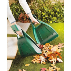2 x Leaf Grabbers - Garden Waste Collectors Lightweight & Comfortable Green Hand Rakes with Wrist Supports