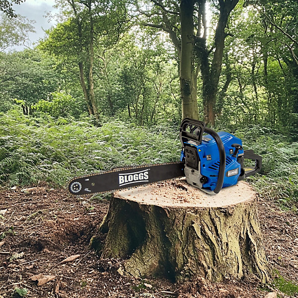 20'' Petrol Chainsaw Bloggs 58cc with Easy Start & Chain 20'' Petrol Chainsaw Bloggs 58cc with Easy Start & Chain