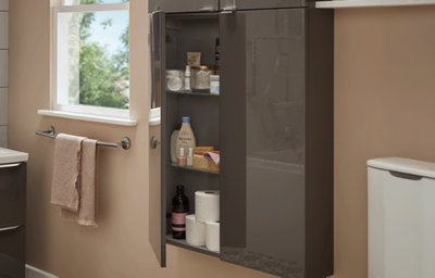 Family bathroom, close-up of the anthracite bathroom cabinet.