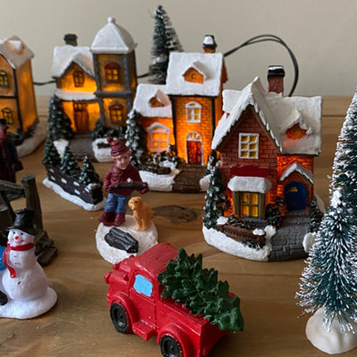 24 Piece Christmas Village Scene For Windowsills Or Mantelpieces - 5