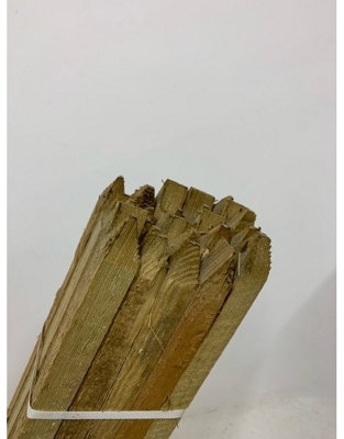 25 x Square & Pointed Wooden HC4 Pressure Treated Tree Stakes/Posts - 90cm tall x 25mm wide