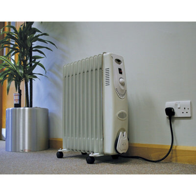 2500W 11 Element Oil-Filled Radiator - Thermostat Control - Castor ...