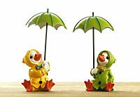 2x Sitting Ducks with Umbrellas Ornaments