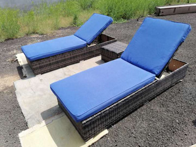 Sun lounger with online storage