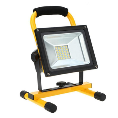 Rechargeable outdoor flood deals lights