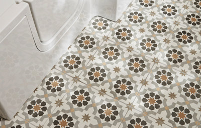 Family bathroom, close-up of the patterned floor tiles.