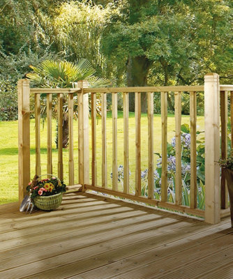 6.0X4.2M Deluxe 28mm Decking Kit With Modern Handrail/balustrade from B&Q