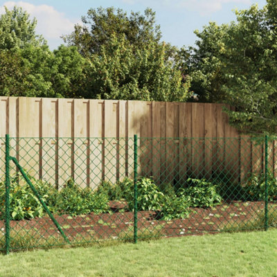 Berkfield Chain Link Fence With Spike Anchors Green 0.8X25 M from B&Q