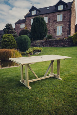 B&Q -  Churnet Valley Clover Garden Table